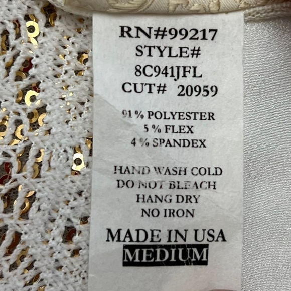 Daytrip Medium womens cream flowy sleeve top - Picture 8 of 8